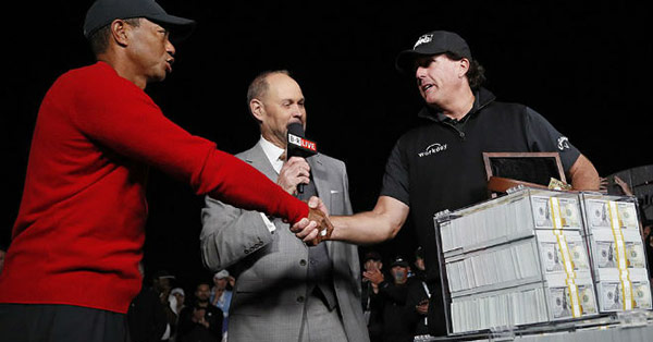 Đại chiến golf '2 tỷ đô': Tiger Woods chơi đẹp với đối thủ & cái kết gây sốc